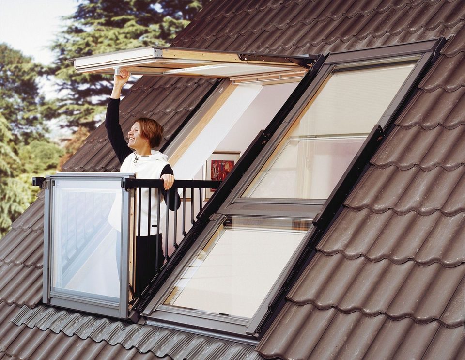 חלון VELUX מרפסת — מצב פתוח כמרפסת